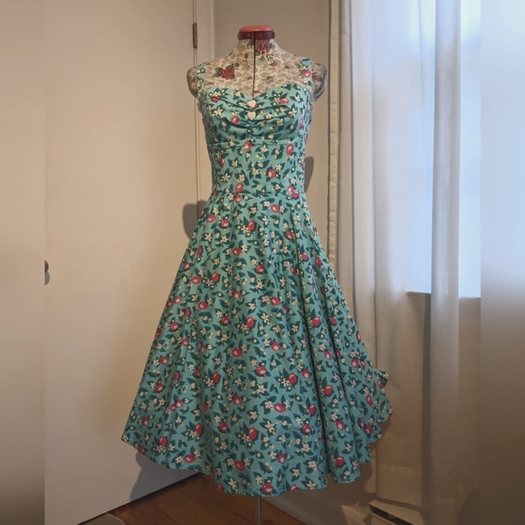 Pinup Couture Dresses & Skirts - Pinup Couture swing dress size M